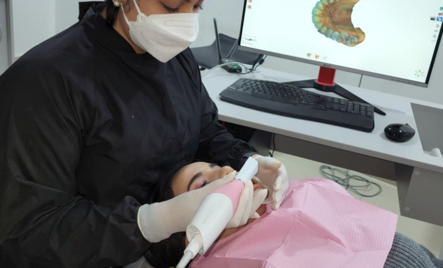 Escaneo intraoral 3D con Planmeca Emerald